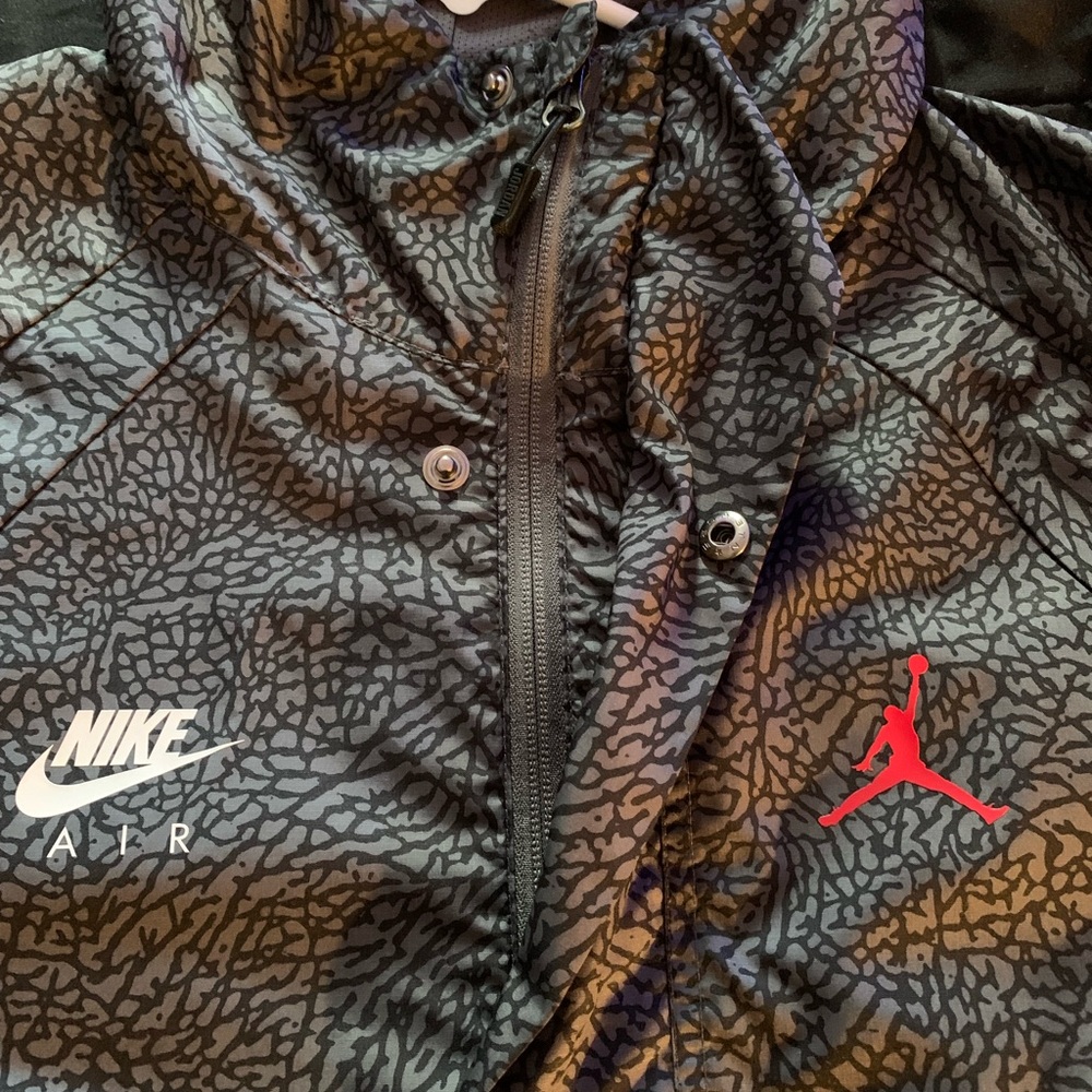 Wind breaker / rain jacket